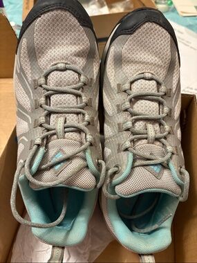 Columbia Women's hiking Athletic Shoes in Light Gray and Aqua